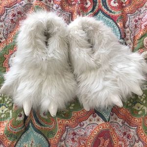 Claw slippers
